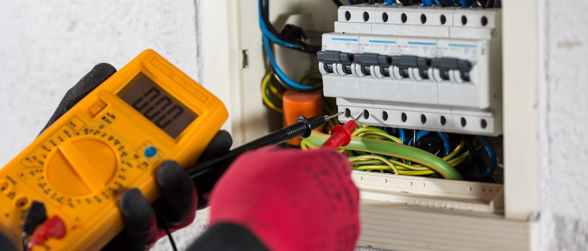 Electricians E4